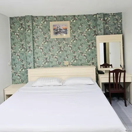 Woodlands Inn Bangkok Exterior photo
